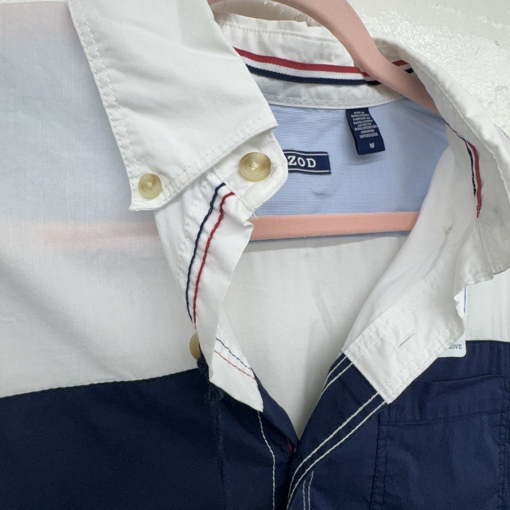 Izod Mens Medium NWT White Shirt Navy Block Button Up Short Sleeve Nautical - Picture 9 of 9